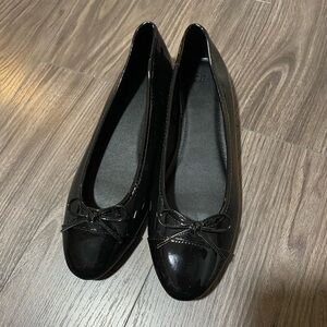 Women’s flat ballets